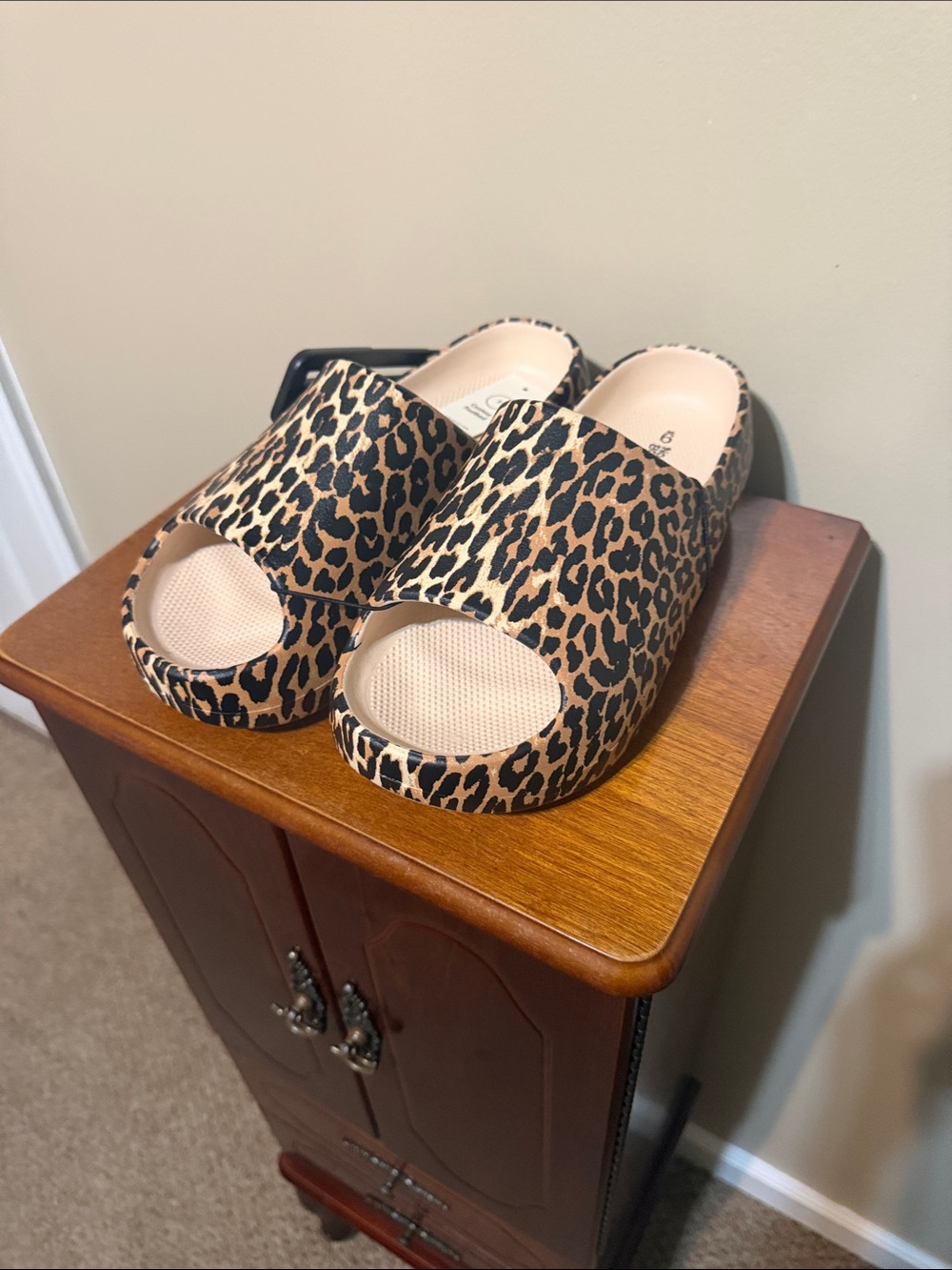 No Boundaries Leopard Print Slide Sandals - Tan & Black